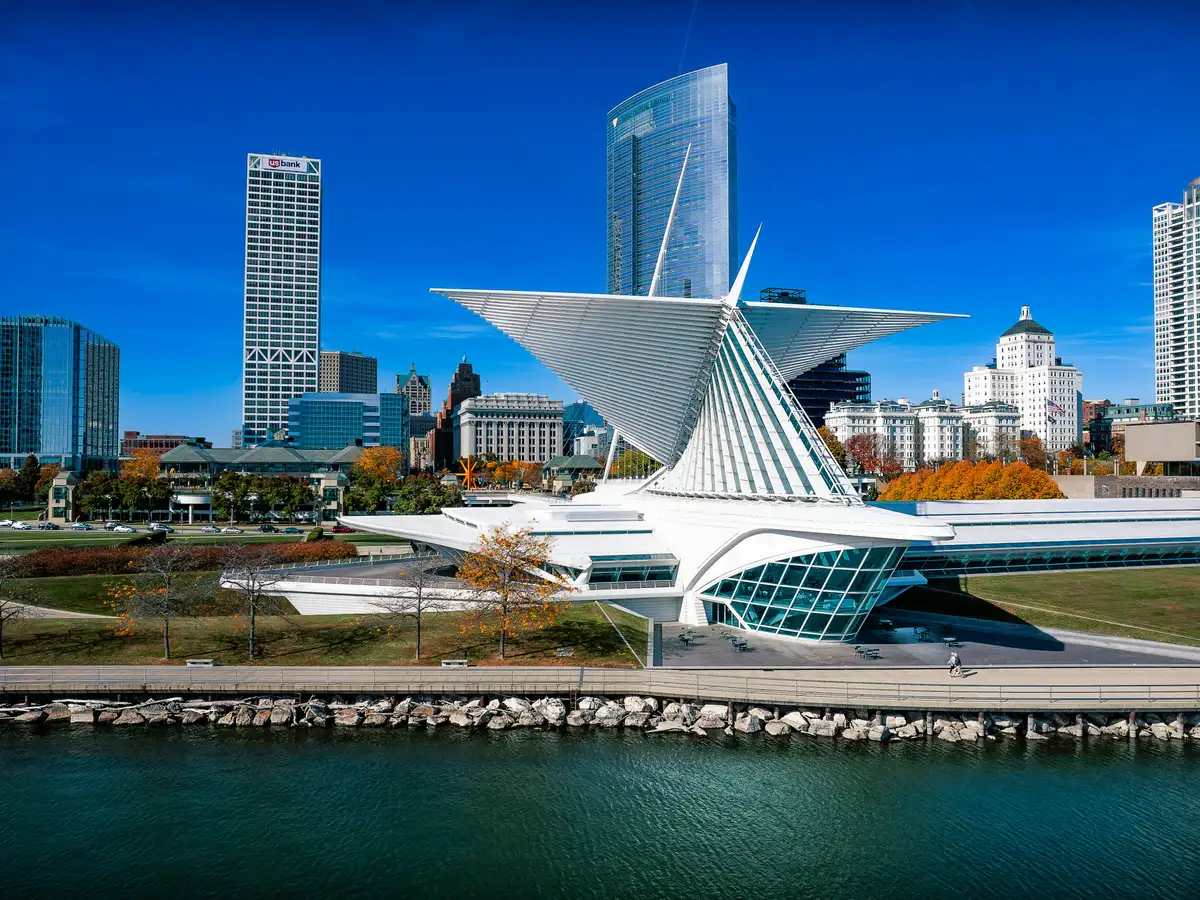 Milwaukee Art Museum on the lakefront in Milwaukee, Wisconsin