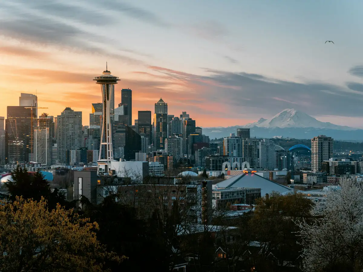 Seattle skyline with Mount Rainier in the distance